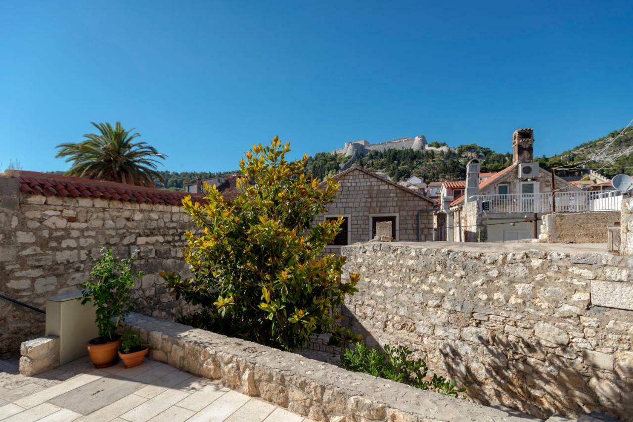 History Hvar Design Heritage Suites Hvar Town Esterno foto